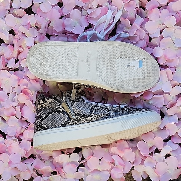 J-Slides Grey Snakeskin Lace Up Faux Leather Sneakers Size 6 - Picture 3 of 5